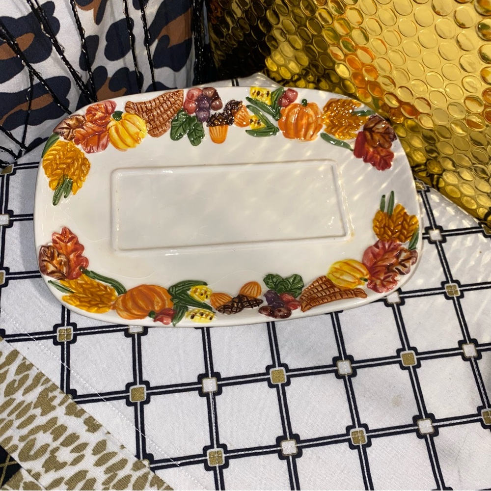 THE PILGRIMS PAIR RAISED PUMPKINS LARGE CERAMIC BUTTER DISH